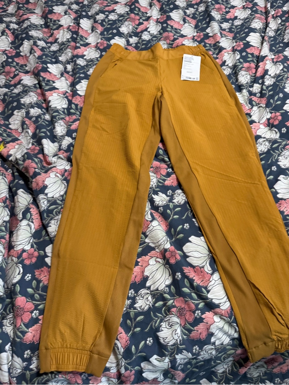 BNWT athleta joggers size 0 mustard color